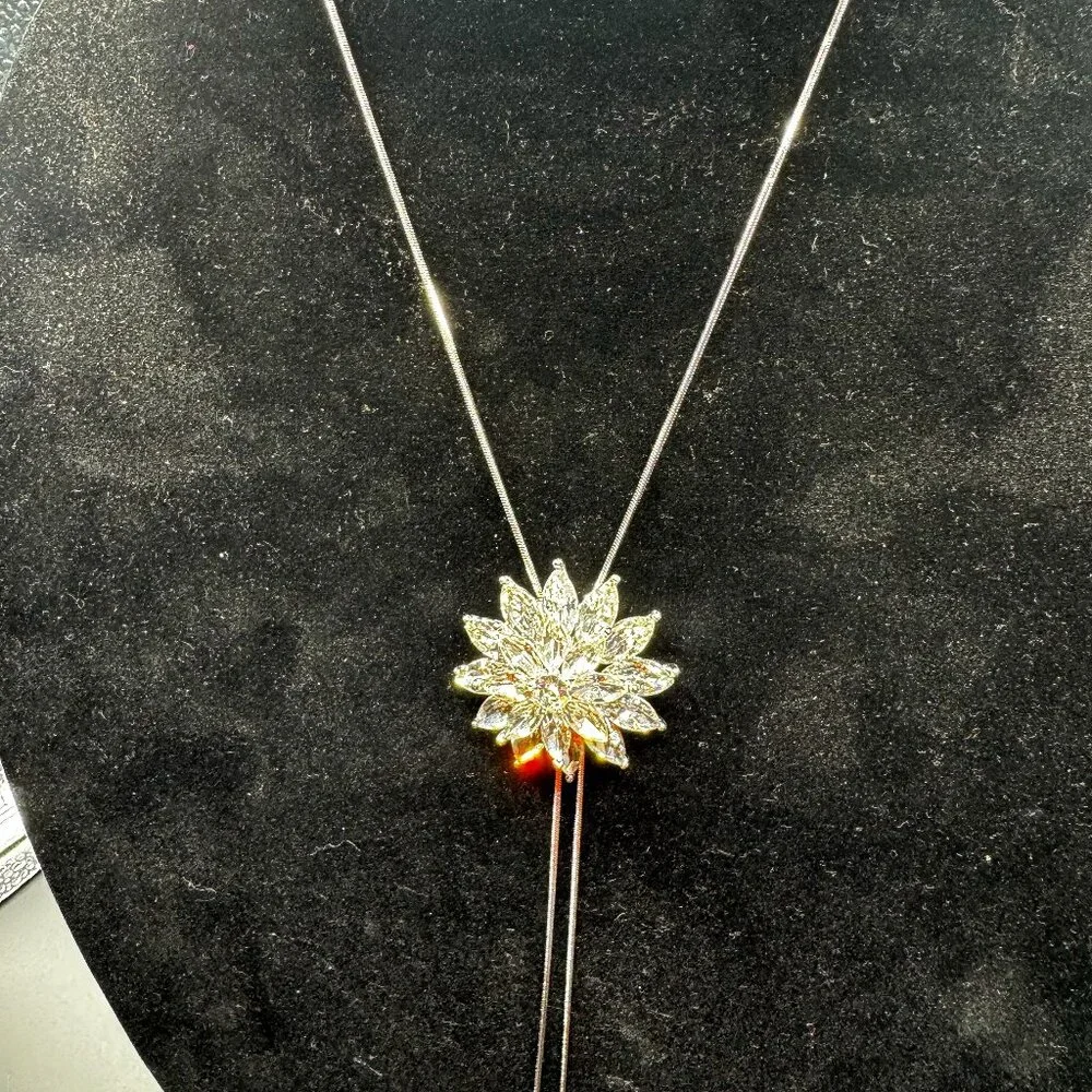 Snowflake - White - Picture 1 of 4